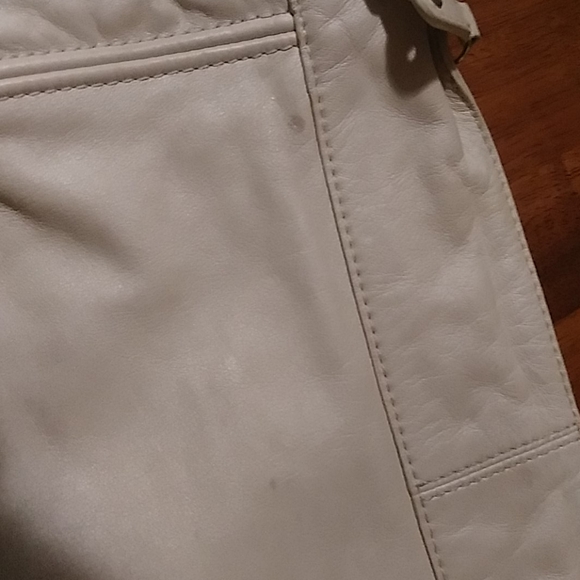 Ivory Coach Purse - Picture 6 of 6